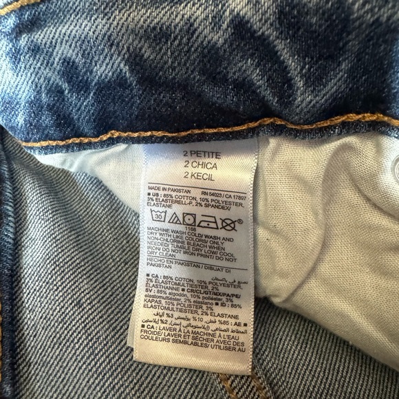Old Navy. OG Straight. Size 2 Petite. Medium wash. High-rise. - Picture 5 of 8